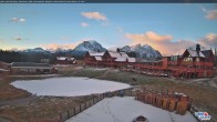 Archived image Webcam Lake Louise - Kokanee Kabin 06:00