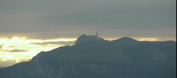 Archived image Webcam Finkenstein castle, Dobratsch mountain 19:00
