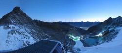 Archived image Webcam Schwarze Schneid Gondola Rettenbach Glacier 05:00