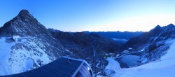 Archived image Webcam Schwarze Schneid Gondola Rettenbach Glacier 06:00