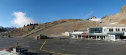 Archiv Foto Webcam Sölden: Tiefenbachgletscher Talstation und Parkplatz 08:00