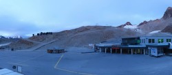 Archiv Foto Webcam Sölden: Tiefenbachgletscher Talstation und Parkplatz 05:00