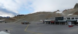 Archiv Foto Webcam Sölden: Tiefenbachgletscher Talstation und Parkplatz 07:00