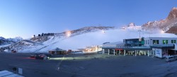 Archived image Webcam Tiefenbachgletscher Sölden 06:00