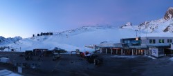 Archiv Foto Webcam Sölden: Tiefenbachgletscher Talstation und Parkplatz 05:00