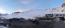 Archiv Foto Webcam Sölden: Tiefenbachgletscher Talstation und Parkplatz 06:00