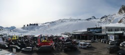 Archiv Foto Webcam Sölden: Tiefenbachgletscher Talstation und Parkplatz 11:00