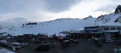 Archiv Foto Webcam Sölden: Tiefenbachgletscher Talstation und Parkplatz 15:00