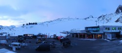 Archiv Foto Webcam Sölden: Tiefenbachgletscher Talstation und Parkplatz 05:00