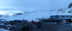 Archiv Foto Webcam Sölden: Tiefenbachgletscher Talstation und Parkplatz 06:00