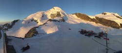 Archived image Webcam Saas-Fee: Mountain Restaurant Mittelallalin 05:00