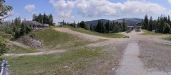 Archiv Foto Webcam Les Tuffes - Blick auf Pisten 11:00