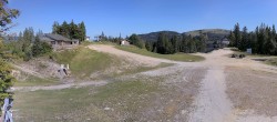 Archiv Foto Webcam Les Tuffes - Blick auf Pisten 15:00