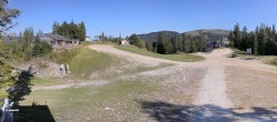 Archiv Foto Webcam Les Tuffes - Blick auf Pisten 17:00
