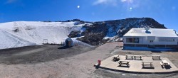 Archived image Webcam Les Deux Alpes (top station chairlift Glacier) 11:00