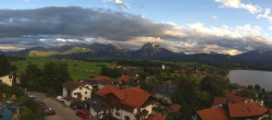 Archiv Foto Webcam Hopfensee - Blick Richtung Skigebiet Reutte-Hahnenkamm 17:00