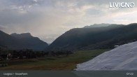 Archived image Webcam Livigno: View Snowfarm 06:00