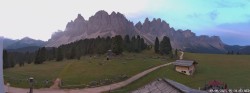Archived image Webcam Geislerspitzen - View from Geisleralm 05:00