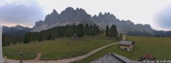 Archived image Webcam Geislerspitzen - View from Geisleralm 06:00
