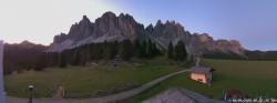 Archived image Webcam Geislerspitzen - View from Geisleralm 05:00