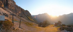 Archived image Webcam Cortina d&#39;Ampezzo - Top Station Pomedes 05:00