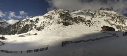 Archived image Webcam Oberiss Alm in the Stubai Oberberg valley 09:00