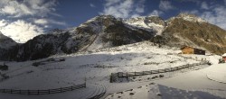 Archived image Webcam Oberiss Alm in the Stubai Oberberg valley 13:00