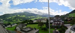 Archiv Foto Webcam Gröbming: Blick auf Kirche und Panoramabad 13:00
