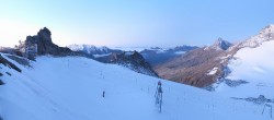 Archived image Webcam Hintertux Glacier - Top station Gefrorene Wand 05:00