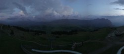 Archived image Webcam Panorama of the Alpe di Siusi from the Puflatsch mountain station 19:00