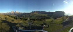 Archived image Webcam Panorama of the Alpe di Siusi from the Puflatsch mountain station 17:00