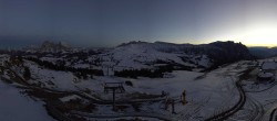 Archived image Webcam Panorama of the Alpe di Siusi from the Puflatsch mountain station 17:00