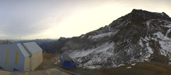 Archived image Webcam Glacier 3000: Top Station Cabane 07:00
