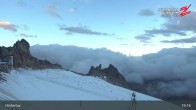 Archived image Webcam Hintertux Glacier: &#34;Gefrorene Wand&#34; Summit 18:00