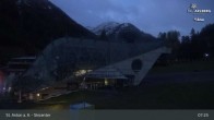Archived image Webcam Galzigbahn Base Station (St. Anton) 06:00