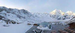 Archiv Foto Webcam Skigebiet Sulden: Panoramakamera Madritschhütte 06:00