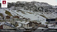 Archiv Foto Webcam Hotel Arlberghaus in Zürs mit Blick auf den Weltcuphang 06:00