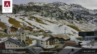 Archiv Foto Webcam Hotel Arlberghaus in Zürs mit Blick auf den Weltcuphang 11:00