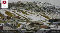 Archiv Foto Webcam Hotel Arlberghaus in Zürs mit Blick auf den Weltcuphang 13:00