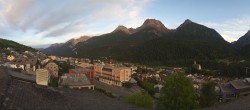 Archiv Foto Webcam Scuol: Panoramablick Ort 19:00
