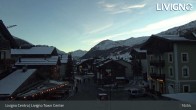 Archived image Webcam Livigno town center 04:00